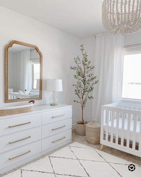 Baby Nursery Inspiration, Baby Room Themes, Baby Room Neutral, Baby Nursery Neutral, Nursery Room Design, Girl Nursery Room, Baby Room Inspiration, Baby Boy Room Nursery, Nursery Room Inspiration