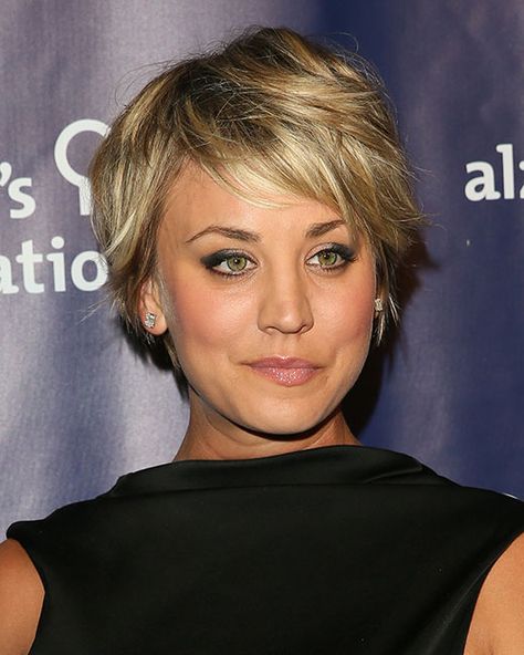 How To Style Short Hair, Growing Out Hair, Style Short Hair, Color Rubio, Kaley Cuoco Short Hair, Girls Short Haircuts, Bob Haircut With Bangs, Growing Out Short Hair Styles, Girl Haircuts