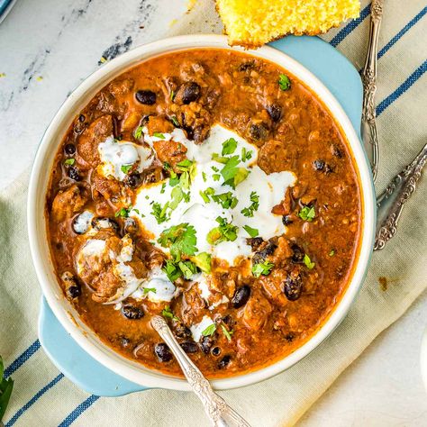 Black Bean and Pork Chili Pork And Black Bean Chili, Pork And Black Beans Recipe, Summer Dinner Recipes Grill, Chili Recipe With Black Beans, Classic Chili Recipe, Crockpot Pork Loin, Pork Chili, Favorite Chili Recipe, Black Bean Recipes