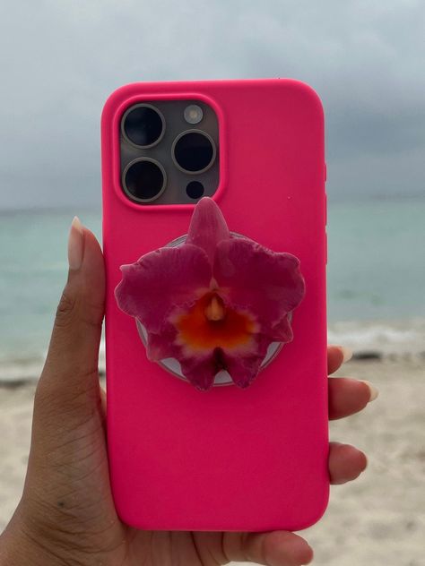 Unique pink Orchid phone magnetic popsocket.  A creative way to add some uniqueness to your phone for the summer! compatiable with iPhone 12 or newer OR any phone with a magnetic circle case. (comes with a sticky magnetic circle you can stick onto any case or phone to attach any MAG safe popsocket). Made by Hand  Phone case not included Works best with smooth cases without texture! Pop Sockets Aesthetic, Phone Cases With Popsockets, Iphone Popsocket, Hand Phone, Phone Plug, Pop Socket, Pink Orchids, Aesthetic Phone Case, Aesthetic Phone