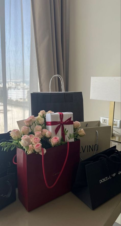 Designer Gifts Aesthetic, Getting Gifts Aesthetic, Luxury Birthday Gifts Aesthetic, Expensive Gifts Aesthetic, Cute Gifts Aesthetic, Luxury Gifts Aesthetic, Luxury Valentines Day Gift, Gifts From Boyfriend, Cars Bentley