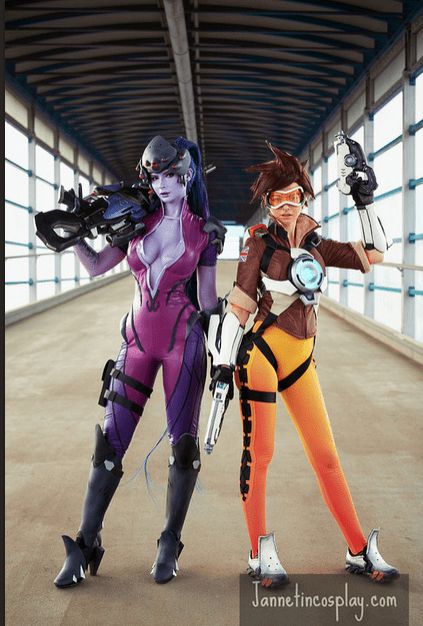 Check Out This Absolutely Fantastic Widowmaker Cosplay - Geek Universe - Geek | Fanart | Cosplay | Pokémon GO | Geek Memes | Funny pictures Deku Cosplay, Overwatch Cosplay, Video Game Cosplay, Diy Kostüm, Awesome Cosplay, Epic Cosplay, Cosplay Tutorial, Cosplay Tips, Amazing Cosplay