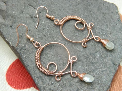 Chakra Knowledge, Wire Patterns, Wired Earrings, Work Earrings, Jewelry 2022, Sapphire Earring, Wire Jewelry Earrings, Wire Wrapped Stone Jewelry, Wire Wrap Jewelry Designs