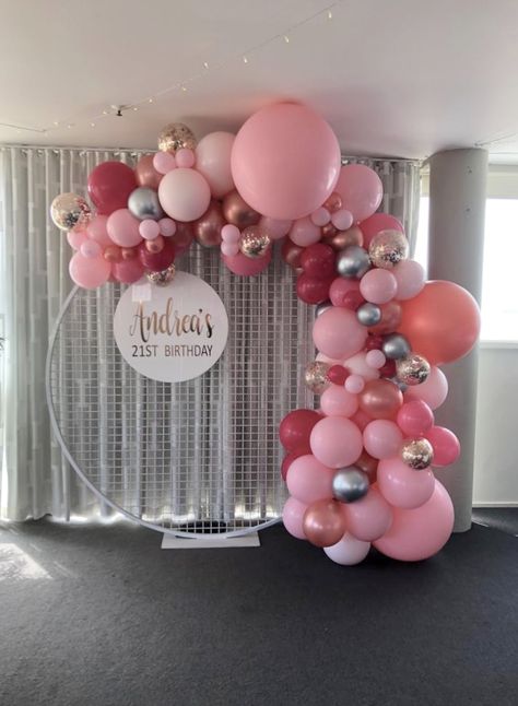 21st Birthday Photo Wall Backdrop Ideas, 21st Birthday Photo Wall, 18th Birthday Photo Backdrop, 21st Photo Wall, Classy 21st Birthday Ideas, 21st Balloons, 21st Birthday Ideas Decorations, Birthday Photo Wall, 21st Birthday Table Decorations