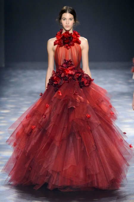 Marchesa Fall 2016 RTW Red Runway Dress, Marchesa Fashion, Red Runway, Marchesa Dress, Fashion Gowns, Floral Gown, Couture Mode, Runway Dresses, Runway Looks