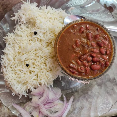 What else can be better than this?? Homemade Rajma Chawal😍😍 #rajmachawal #rajma #chawal #onion #salad  #foodfood #instagood #food #sweet… Rajma Chawal Snap, Rajma Chawal Snapchat, Rajma Chawal, Onion Salad, Friend Lyrics, Hand Pic, Food Sweet, Girl Hand, Snap Food