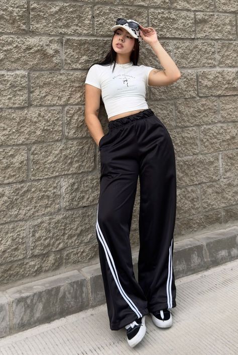 Track Pant Outfits For Women, Adidas Track Pants Outfit Woman, Track Pants Outfit Women, Jogger Pants Outfit Women, Adidas Track Pants Outfit, Pant Outfits For Women, Track Pants Outfit, Jogger Pants Outfit, Outing Outfit