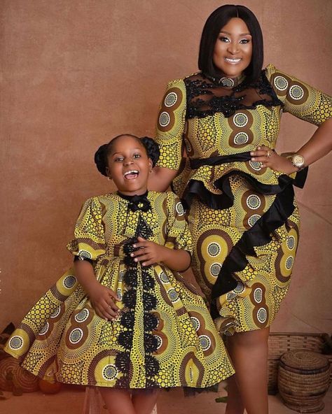 African Print Outfits, African Kids Clothes, Mom Daughter Outfits, African Bride, African Dresses For Kids, Best African Dresses, Short African Dresses, African Fashion Skirts, Latest Ankara