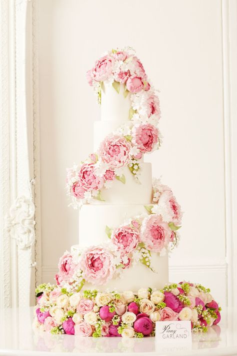 Elegant Peony Garland | Artistic Wedding Cake http://www.pinterest.com/modestbride/ Tulip Cake, Peggy Porschen Cakes, Spring Wedding Cake, Wedding Cakes Elegant, Floral Wedding Cake, Pink Wedding Cake, Floral Wedding Cakes, Amazing Wedding Cakes, Cool Wedding Cakes