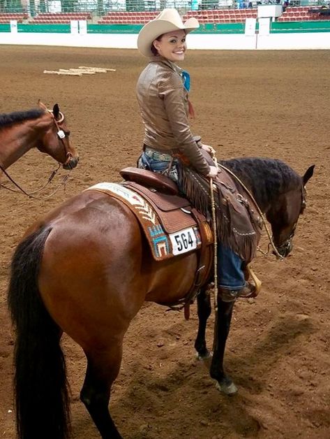 ranch riding level 1 Western Riding Clothes, Western Horsemanship, Hunter Under Saddle, Ranch Riding, Horse Competition, Riding Outfits, Horseback Riding Outfits, Horse Washing, Horse Exercises