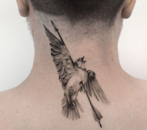 Tattoo Artist: @susie.tattoo Bird And Arrow Tattoo, Bird With Arrow Tattoo, Bird Arrow Tattoo, Shrike Tattoo, Albatross Tattoo, Falcon Tattoo, Robin Tattoo, Flying Bird Tattoo, Arrow Tattoo