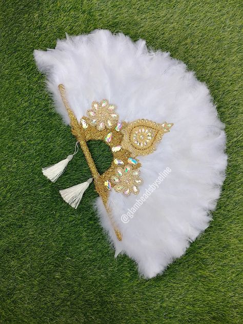 Traditional accessories for traditional wedding ceremony Bridal Fun In Ghana, Bridal Fans, Bridal Fan, Traditional Wedding Ceremony, Homemade Shortbread, Lily Pictures, Traditional Accessories, Anime Eye Makeup, Chinese Fans