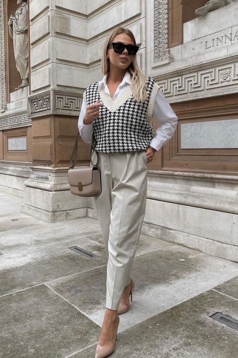 Sweater Vest Outfit Inspiration for Fall — CHICLY REESE Black Knitted Vest, Sweater Vest Outfit, Sweater Vests, Trendy Fall Outfits, Stylish Work Outfits, Trendy Fall, Jeans White, Vest Outfits, Mini Shirt Dress