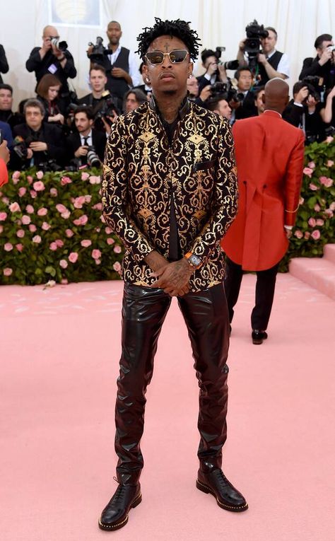 21 Savage from 2019 Met Gala Red Carpet Fashion Meat Dress, Swan Dress, Wild Outfits, Liza Koshy, Susan Sontag, Met Gala Red Carpet, Dapper Dan, Florence Welch, 21 Savage