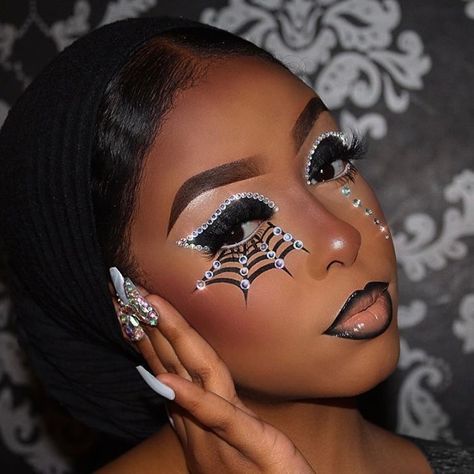 Web Eye Makeup, Spider Web Eye Makeup, Halloween Themed Makeup, Pretty Halloween Makeup Looks, Creative Halloween Makeup Looks, Eye Makeup Halloween, Girl Halloween Makeup, Pretty Halloween Makeup, Plouise Makeup