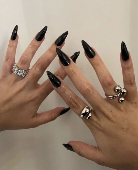 Stile Kylie Jenner, Black Stiletto Nails, Designer Nails, Black Acrylic Nails, Pointed Nails, Stiletto Nails Designs, Really Cute Nails, Ring Styles, Nagel Inspo