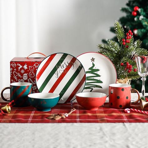 2022 New Design Christmas Dinnerware.

Collection Porcelain Restaurant Tableware
It's a Christmas basic choice for almost all family during Christmas.

1. Christmas Dinnerware is perfect for all dishes on the dining table.
2. With two times over 1320℃ firing, strong, light and durable.
3. Could be also customized dinner set for your home use or as a party dinnerware, or coperate gifts of beauty dish. Christmas Dinnerware Sets Holidays, Christmas Product Photoshoot, Christmas Cookware, Christmas Dinner Set, Restaurant Tableware, Christmas Dinnerware Sets, Red Porcelain, Porcelain Dishes, Beauty Dish