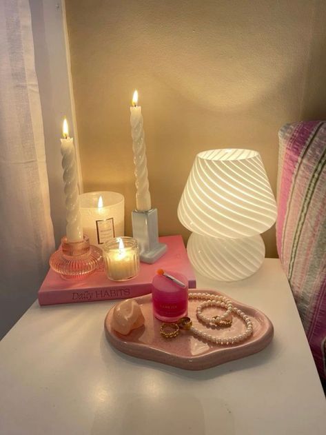 Cozy Small House Decor, Projecter Room Idea, Shelf Room Decor, Aesthetic Nightstand, Girly Apartments, Pinterest Room Decor, Girly Room, Dreamy Room, Mushroom Lamp