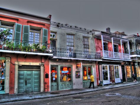 New Orleans Shops, Galveston Aesthetic, Creole Architecture, New Orleans Shopping, Sims Exterior, New Orleans Witch, Minecraft Town, Sims Builds, New Orleans French Quarter