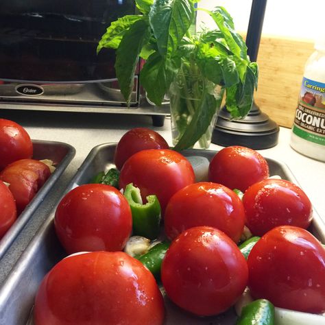 Roasted Beefsteak Tomato & Sweet Basil Pasta Sauce – The Perfect Bite Fresh Tomato Sauce Recipe, Vegetable Pasta Bake, Canning Tomatoes Recipes, Vegetarian Spring Rolls, Tomato Tomato, Basil Pasta Sauce, Fresh Tomato Recipes, Roasted Tomato Sauce, Fresh Tomato Sauce