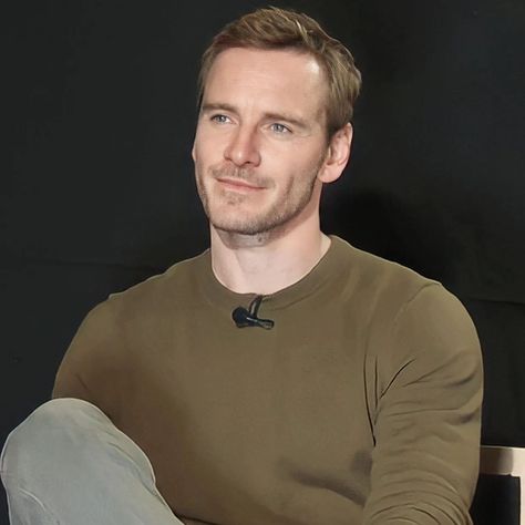 Michael Fassbender Photoshoot, Michael Fassbender Smile, Michael Fassbender Young, Jon Arryn, Man Moment, Erik Lehnsherr, Invincible Comic, John Edwards, Charles Xavier