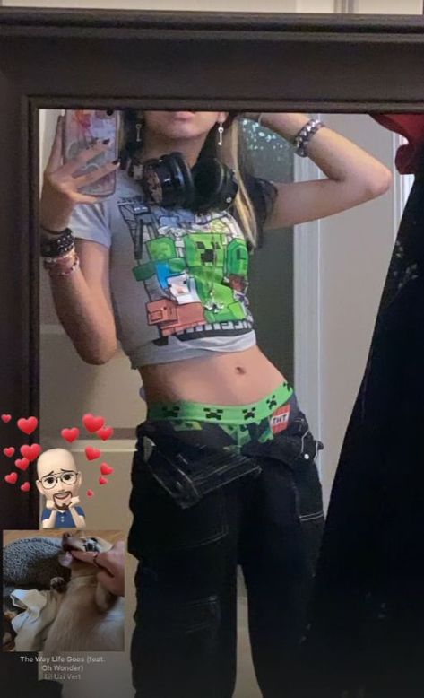 Boxers On Women Outfit, Low Waist Jeans With Boxers, Minecraft Boxers Outfit, Low Rise Jeans With Boxers, Boxers And Jeans Women, Creeper Boxers, Boxers Outfit Female Aesthetic, Boxers Women Outfit, Girl Wearing Boxers