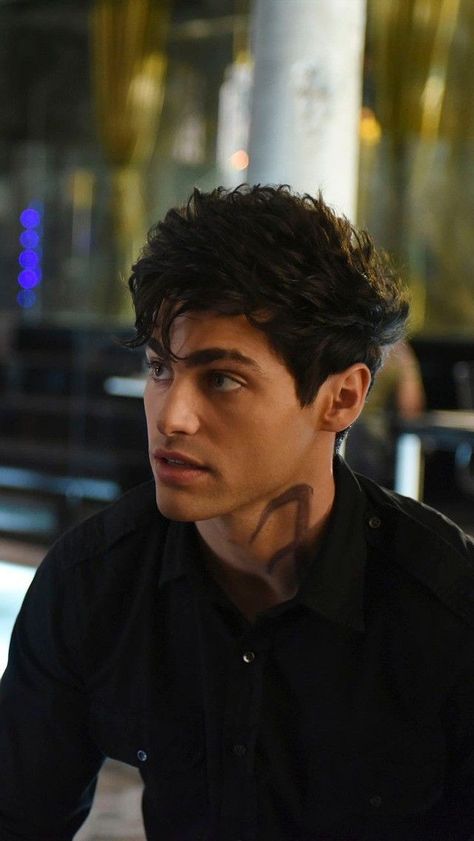 Matthew Daddario Shadowhunters, Shadowhunters Series, Shadowhunters Malec, Shadowhunters The Mortal Instruments, Matthew Daddario, Alec Lightwood, Mary Shelley, City Of Bones, Shadow Hunters