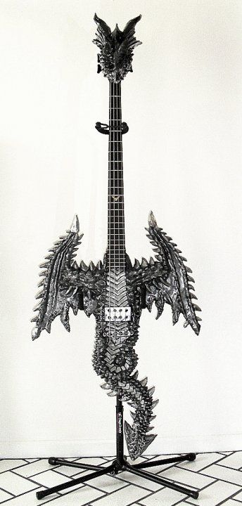 Weird Bass Guitars | Dragon Bass, previously a Brownsville Bat Bass Muzică Rock, Instruments Art, Electric Guitar Design, Guitar Obsession, Unique Guitars, Cool Electric Guitars, Guitar Tips, Vintage Guitar, Beautiful Guitars