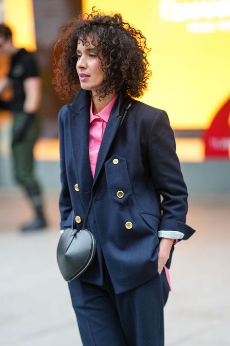 Street Style In Paris Heart Bag Outfit, Style In Paris, Bag Street Style, Street Style Bags, Navy Blue Jacket, Bag Outfit, Patent Leather Bag, Amina Muaddi, A Crush