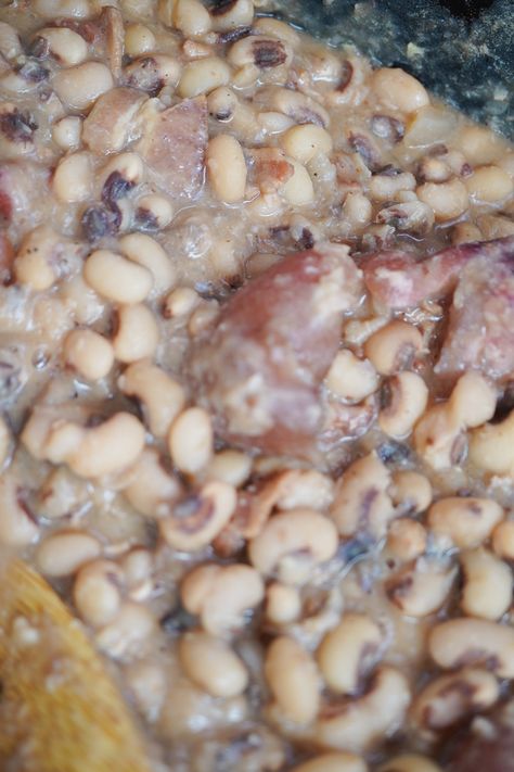 Southern Black Eyed Peas Recipe Blackeyed Pea Recipes, Southern Black Eyed Peas, Blackeyed Peas, Black Eyed Peas Recipe, Lucky Food, Comfort Food Southern, Pea Recipes, Christmas Food Dinner, Southern Cooking