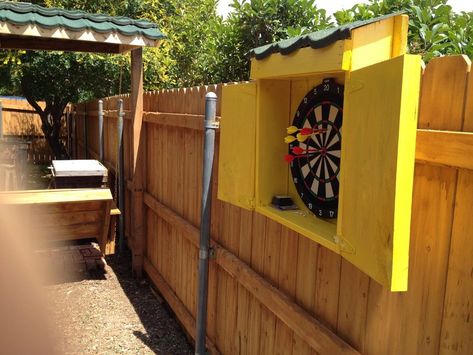 Outdoor Darts, Outdoor Dartboard, Dartboard Ideas, Outdoor Dart Board, Backyard Games Diy, Host Ideas, Game Station, Porch Party, Garden Transformation