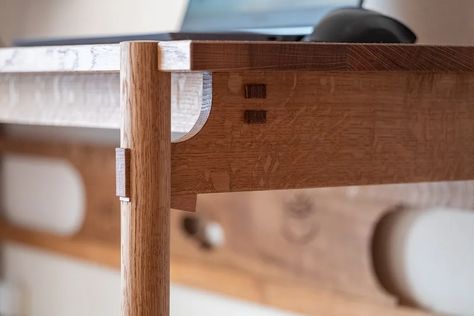 Sage Kama Japanese joinery desk Japanese Furniture Modern, Wood Joinery Furniture, Japanese Wood Joints, Japanese Carpentry, Japanese Joinery, Joinery Design, Furniture Design Inspiration, Japanese Woodworking, Joinery Details