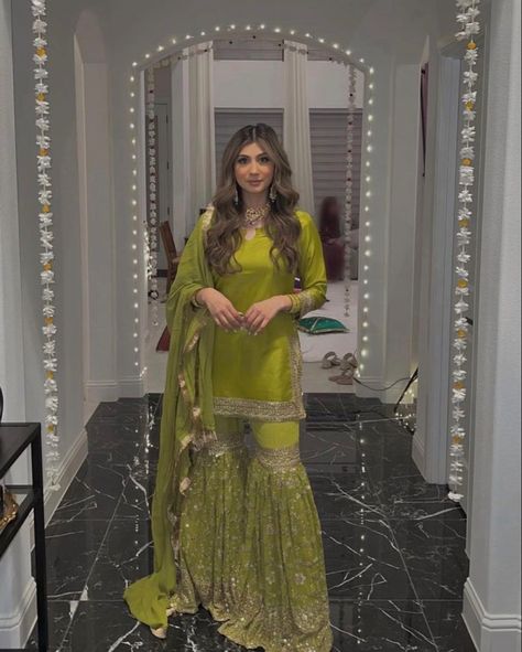 Green Sharara Suit For Mehendi, Mehndi Green Suit, Mehndi Function Dress Outfit, Mehendi Dress Outfits, Dress For Mehendi Function, Shadi Dress, Eid Clothes, Pakistani Wear, Desi Fits