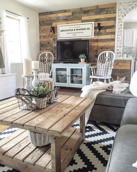 Pallet wall Cozy Farmhouse Living Room, Modern Farmhouse Living Room Decor, Furnitur Ruang Keluarga, Farmhouse Living Room Decor Ideas, Rustic Farmhouse Living Room, Farmhouse Style Living Room, Cottage Shabby Chic, Modern Farmhouse Living, Decor Ikea