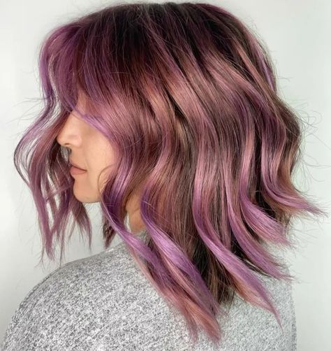 40 Trendy Purple Highlights Ideas to Show Your Hair Colorist - Hair Adviser Light Brown Hair With Purple, Brown Hair With Purple Highlights, Brown Hair With Purple, Hair With Purple Highlights, Dark Purple Highlights, Purple Highlights Brown Hair, Hair With Purple, Violet Highlights, Purple Brown Hair