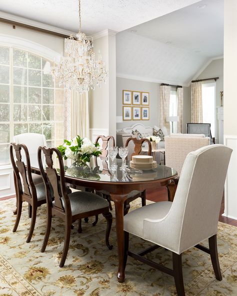 A home in The Woodlands gets an update Updated Traditional Dining Room, Living Room With Dining Table, Classic Dining Room Furniture, Traditional Dining Room Furniture, Dining Room Decor Traditional, Bathroom Traditional, Bedroom Transitional, Dining Room Updates, Traditional Dining Tables