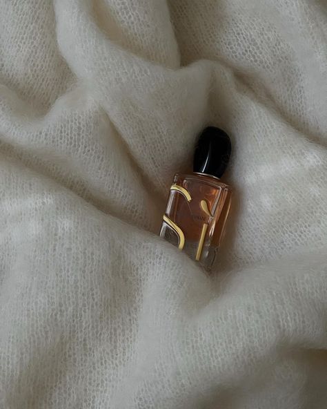 Si Armani Perfume, Armani Aesthetic, Armani Si Intense, Fragrance Aesthetic, Armani Parfum, Armani Perfume, Armani Si, Instagram Mom, Mom Of Three