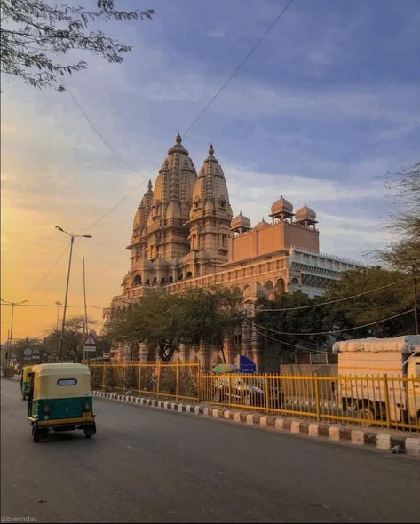 Goddess Katyayani, Temple Aesthetic, Delhi City, South Asian Aesthetic, Pakistani Culture, Desi Love, South Delhi, Desi Aesthetic, Indian Aesthetic