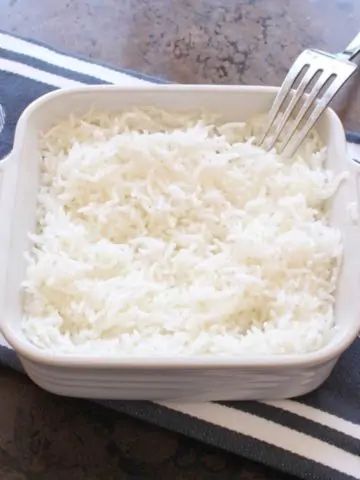 Easy Oven Baked Rice, Cooking Rice For A Crowd, Cooking Rice In Oven, Baked White Rice Oven, Plain White Rice Recipes, How To Make Rice In The Oven, Oven Rice Recipe Simple, Baked Basmati Rice Recipes Oven, How To Cook Rice In The Oven