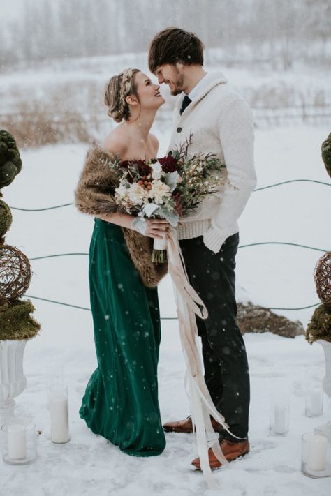 Learn What A Hygge Wedding Looks Like And How Beautiful It Can Be Hygge Wedding, Christmas Wedding Dresses, Winter Wedding Photos, Green Wedding Dresses, Wedding Fur, Winter Bride, Emerald Wedding, Winter Wedding Inspiration, Wedding Winter