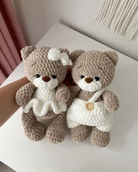 Knitting Lovers - https://foodydad.com/video---------------... Aminacore Aesthetic, Crochet Bears, Crochet Baby Projects, Crochet Doll Tutorial, Baby Shower Crafts, Crochet Bows, Crochet Teddy Bear, Crochet Teddy, Clothes Pattern