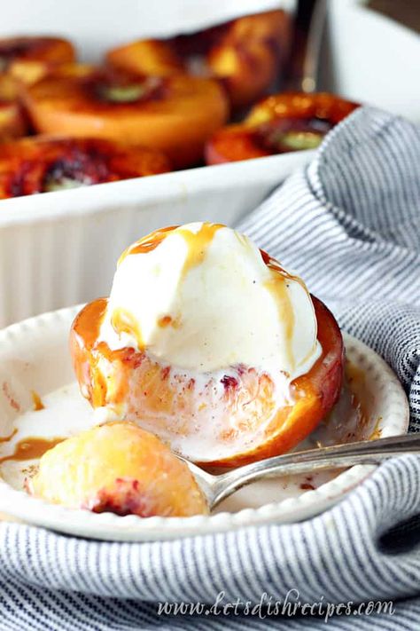 Healthy Not Boring Meals, Vanilla Ice Cream Dessert Ideas, Peaches Recipes, Easy Delicious Dessert, Baked Peaches, Baked Peach, Peach Desserts, Recipes Cookies, Slow Cooker Desserts