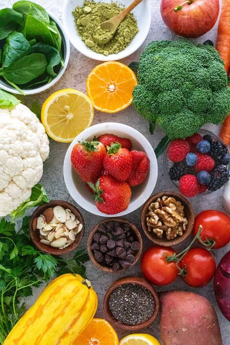 Antioxidants are compounds found primarily in plants that protect us from damaging free radicals and oxidative stress. #antioxidants #healthyliving #nutrition Paleo Pie Recipes, Antioxidant Food, Tomato Soup Grilled Cheese, Low Carb Granola, Teriyaki Pork, Paleo Granola, Anti Oxidant Foods, Granola Recipes, Better Health