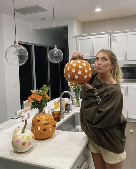 Fall Party With Friends, Fall Girls Night Aesthetic, Fall Instagram Aesthetic, Fall Bday Party, October Vision Board, Fall Party Aesthetic, Fall Hangout, Halloween Girls Night, Friend Giving