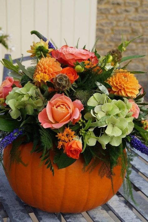 Fall Living Room Ideas, Thanksgiving Floral Arrangements, Cozy Fall Living Room, Pumpkin Bouquet, Floral Centrepiece, Pumpkin Floral Arrangements, Thanksgiving Floral, Autumnal Colours, Autumnal Wedding