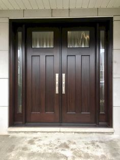 Arsitektur Kolonial, Pintu Interior, Double Front Entry Doors, Entry Door Designs, Wooden Double Doors, Double Door Entrance, Modern Entrance Door, Double Doors Exterior, House Main Door Design