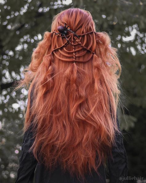 Halloween Hair Extensions, Halloween Avant Garde Hair, Halloween Wedding Hair, Spooky Halloween Hairstyles, Halloween Hair Updos, Fun Halloween Hair, Halloween Hair Ideas For Women, Horror Hairstyles, Halloween Hairstyles Kids