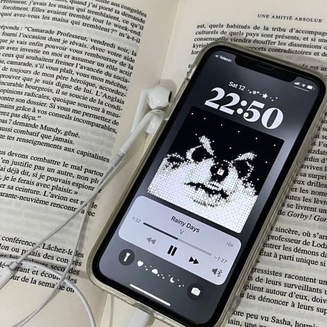 An Open Book, Gray Aesthetic, Korean Aesthetic, Music Aesthetic, Japanese Aesthetic, Foto Ideas Instagram, Black And White Aesthetic, Open Book, 영감을 주는 캐릭터