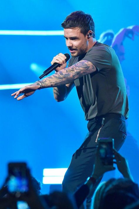 Liam Payne 😍 performing at Westfield 10th birthday concert - 30/10 © owner Gambar One Direction, One Does Not Simply, Solo Performance, Music Collage, One Direction Photos, Liam James, Kind Person, 10th Birthday, Liam Payne