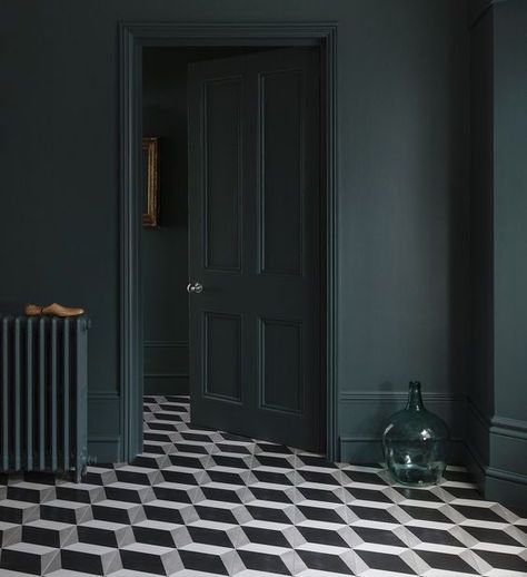 Dark Green Hallway, Hallway Colour Ideas, Dark Hallway Ideas, Hallway Colour Schemes, Hallway Paint Colors, Black Hallway, Green Hallway Ideas, Hallway Paint, Hall Colour